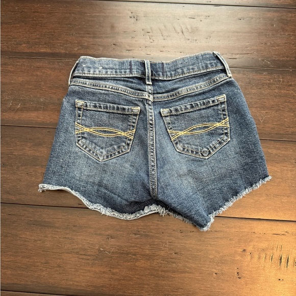 VGUC Abercrombie kids cutoff shorts size 7/8 - Picture 4 of 4